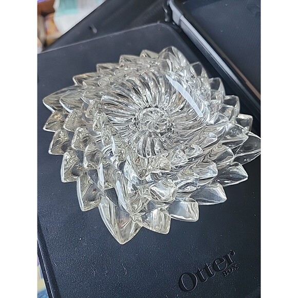 Vintage Pressed Glass Ashtrays Set of 3 Clear Round Starburst Mid-Century - Picture 7 of 7